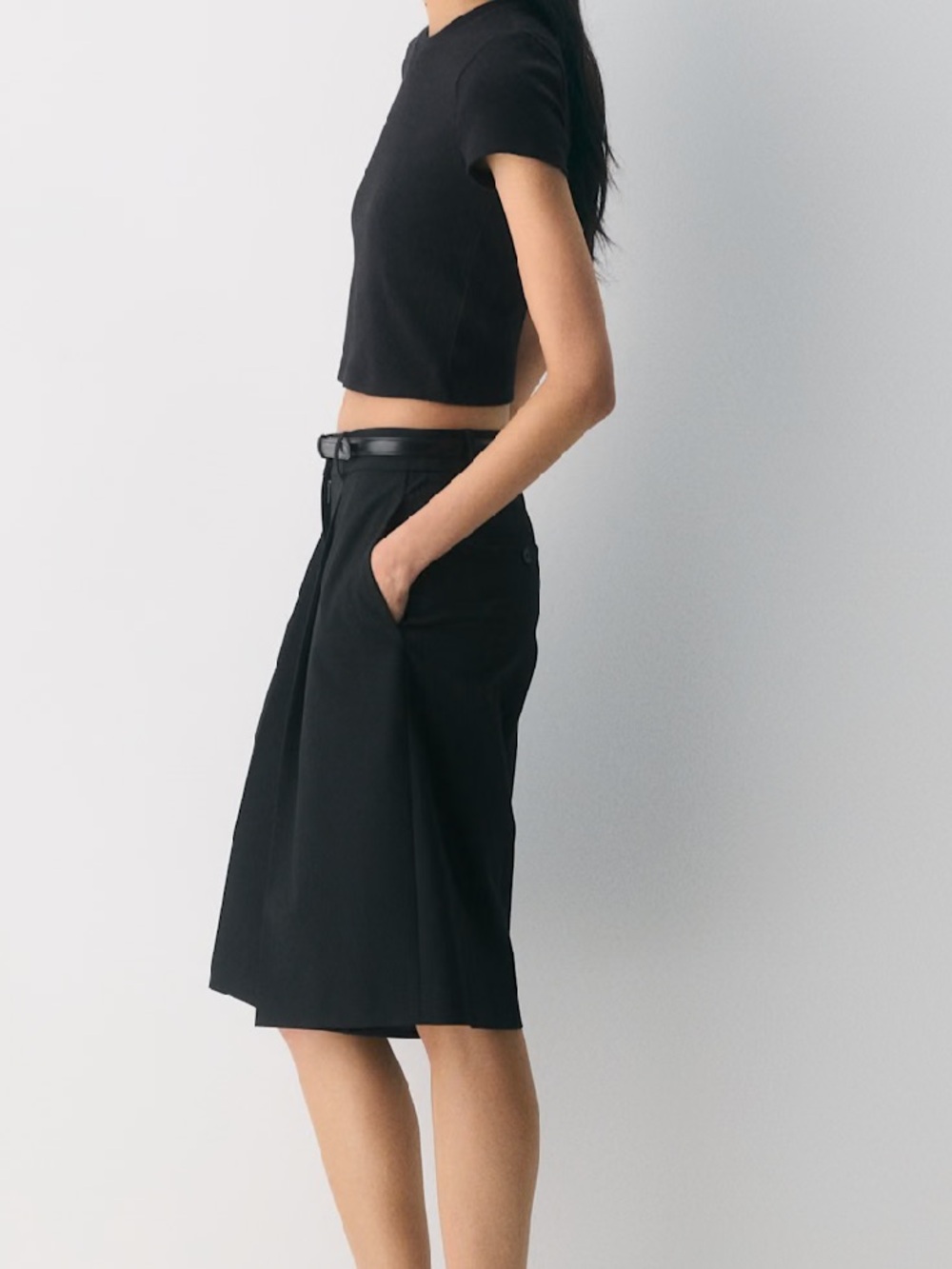 Aritzia Black HomeStretch™ Rib Tune Waist T-Shirt 5025 - Picture 7 of 8
